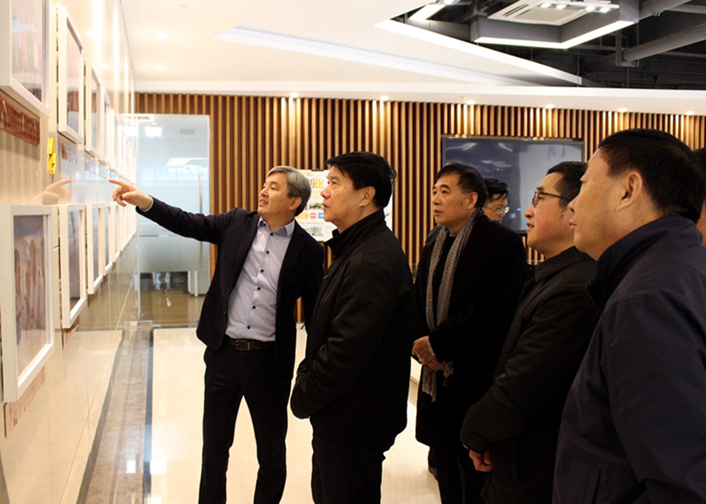 �޺�����Ÿ�����ʡ���Ϻ��жԽ�